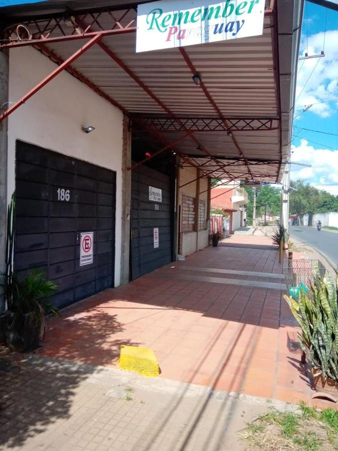Remember Py Hotel Luque Buitenkant foto