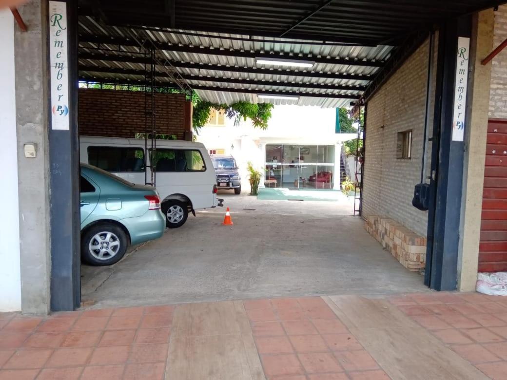 Remember Py Hotel Luque Buitenkant foto